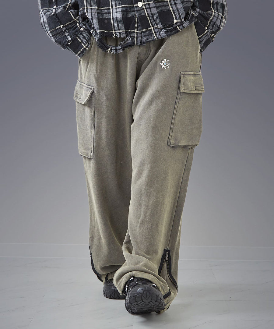 Silent Fade Sweat Pants — Studded Wide Parachute / GRAND YELLS / 304326