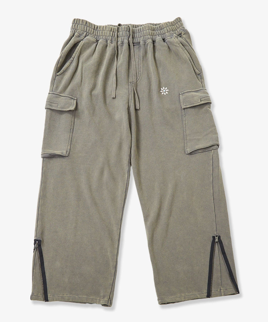 Silent Fade Sweat Pants — Studded Wide Parachute / GRAND YELLS / 304326