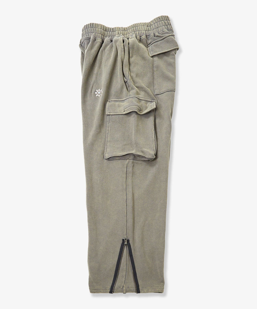 Silent Fade Sweat Pants — Studded Wide Parachute / GRAND YELLS / 304326